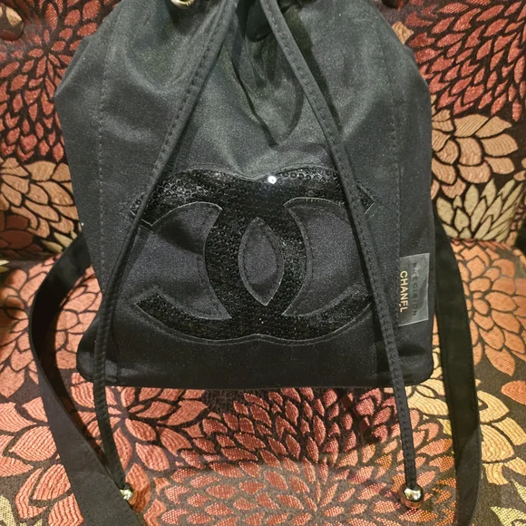 CHANEL Black Drawstring Bucket Bag/ Shoulder Bag - Picture 2 of 7